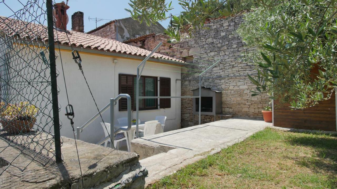 Dollar Apartment *